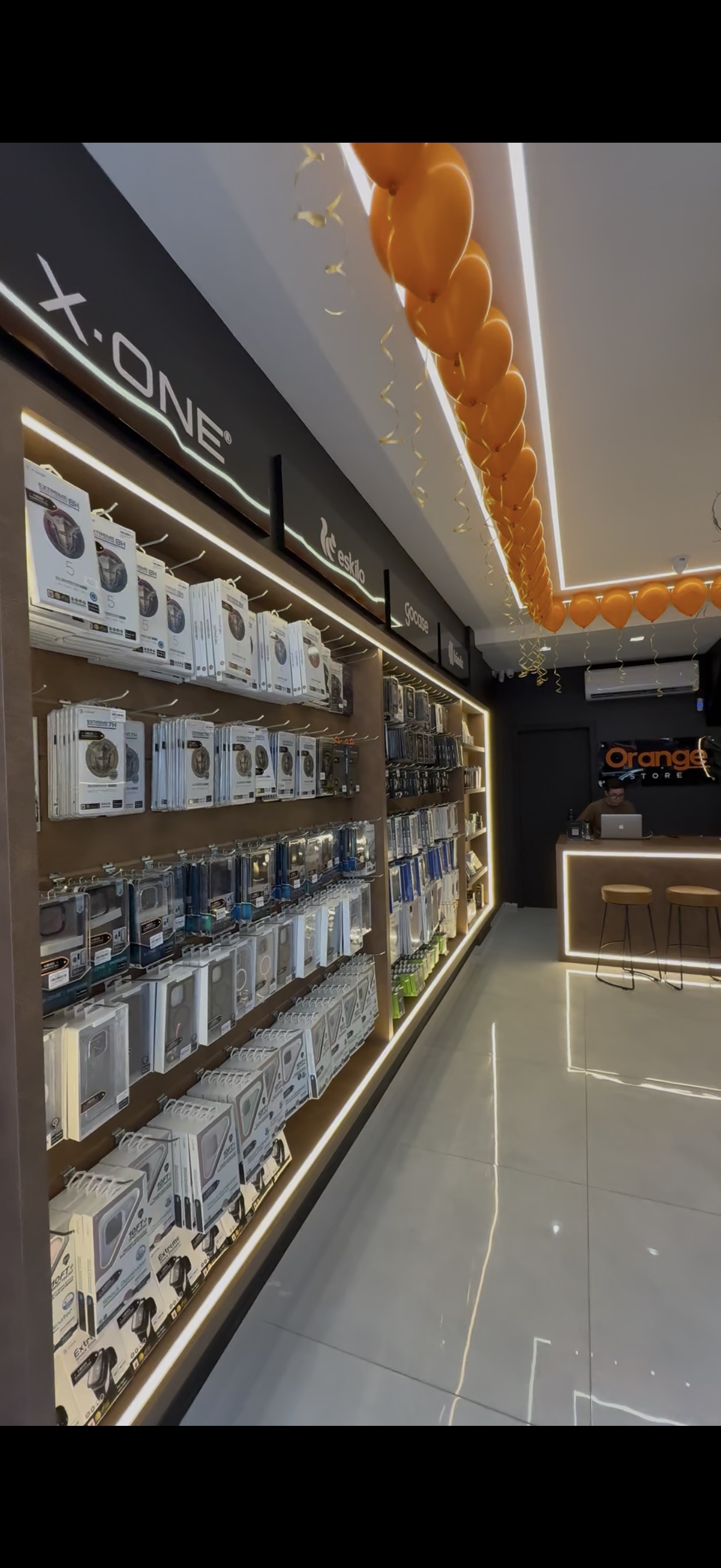 Interior Orange Store 1