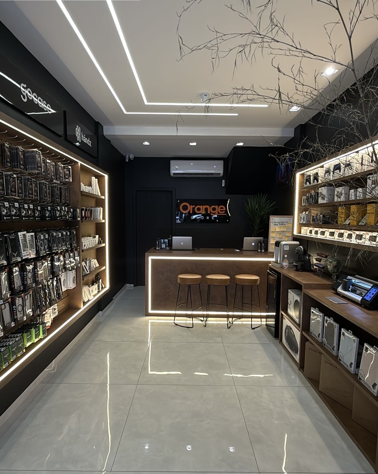 Interior Orange Store 2